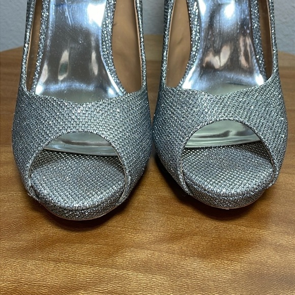 Badgley Mischka Ponderosa Silver Sparkle Stiletto Heel Sequin Pumps Shoes Size 8 - Picture 8 of 14